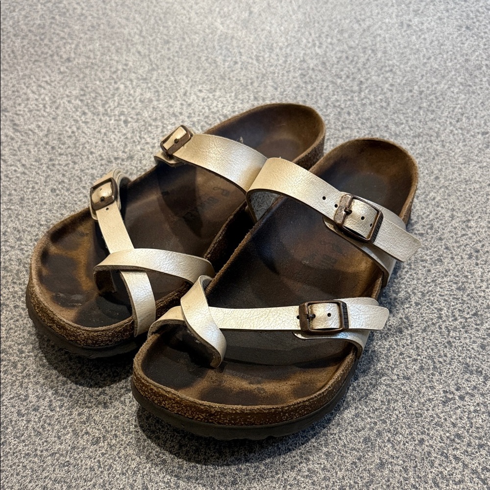 Birkenstock 38 cream metallic sandals